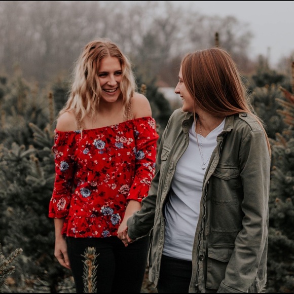 Off the shoulder shirt - Picture 2 of 4